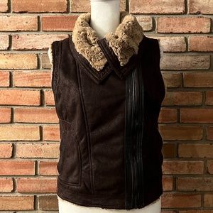 Olive & Oak Faux Suede Faux Fur-Lined Zip Up Vest in Brown and Tan Size Small